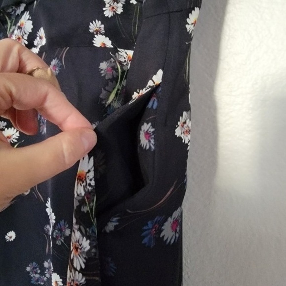Juicy Couture Black Silk Floral Ruffle Mini Dress Size 6 Daisy Print open back - Picture 3 of 9
